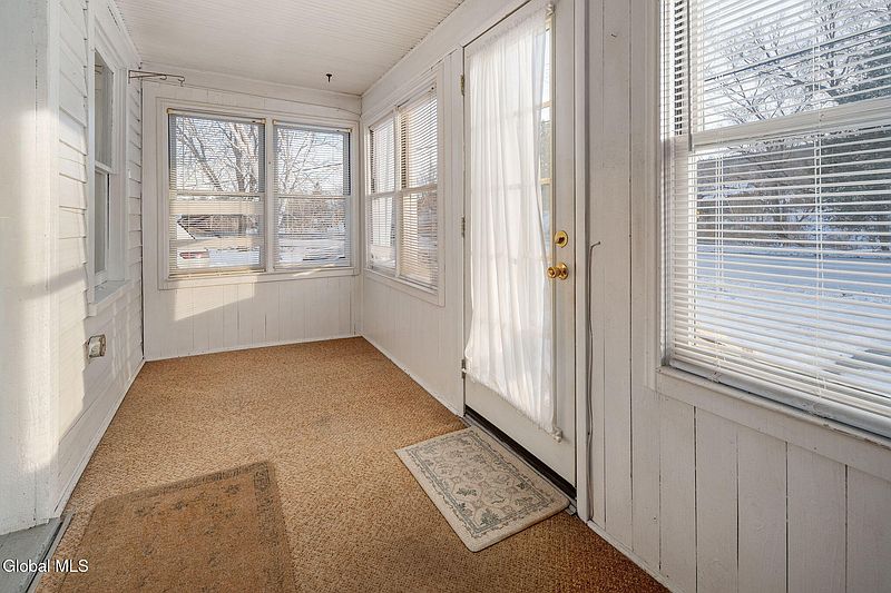 3rd image of 647 Barnerville Road