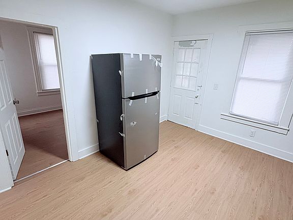 3rd image of 82 Malden St APT 1L
