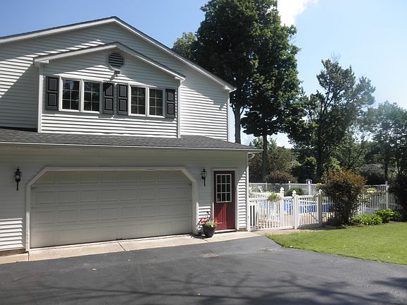 2nd image of 109 Yolande Ave