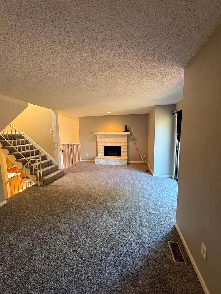 3 bed, 1184 sqft, $1,995 — Photo 3