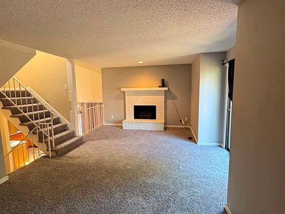 3rd image of 10034 W 86th St