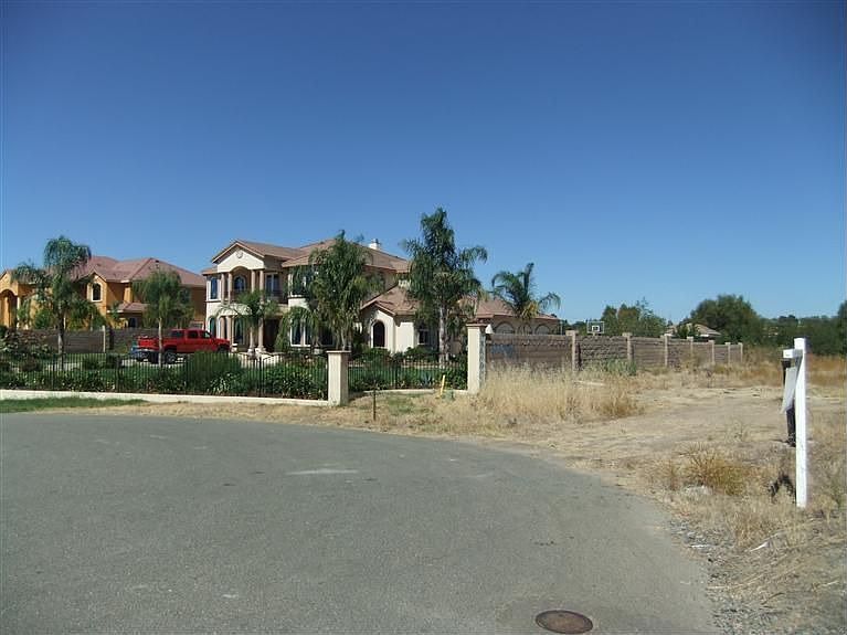 1st image of 9590 S Canyon Ct