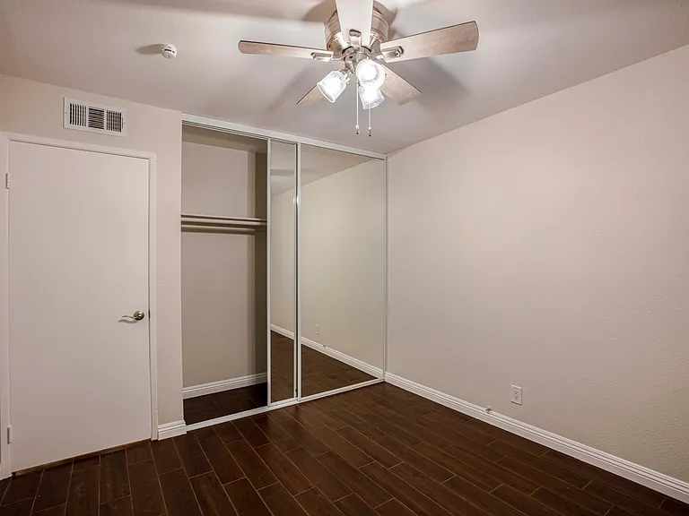 4575 Kenilworth Ct — Photo 11