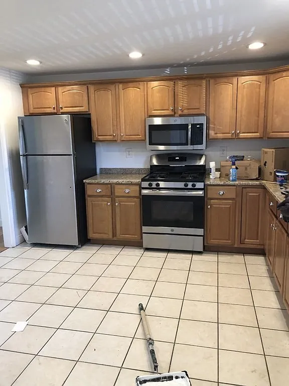 3 bed, 1.5 bath, 1100 sqft, $3,000 — Photo 4