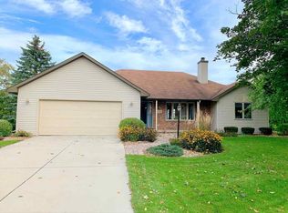 708 Canberry Ct, De Pere, WI 54115