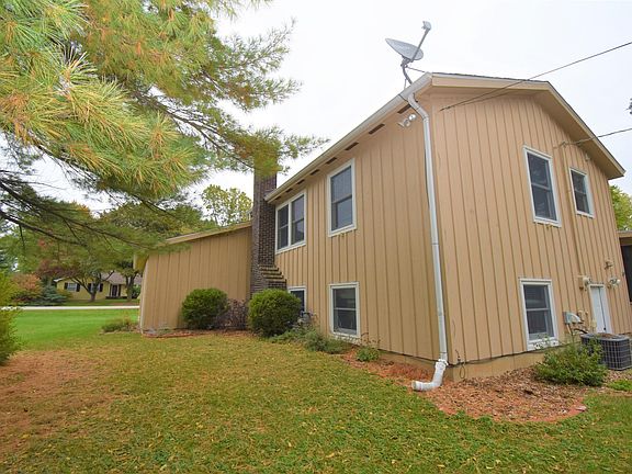 2nd image of 6907 Hillcrest Dr