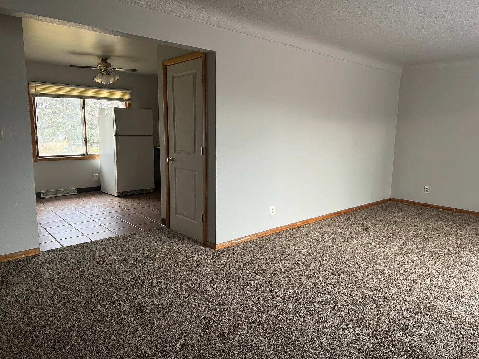 5 Bed / 2 Bath Duplex near MSUM! Available NOW!! — Photo 3
