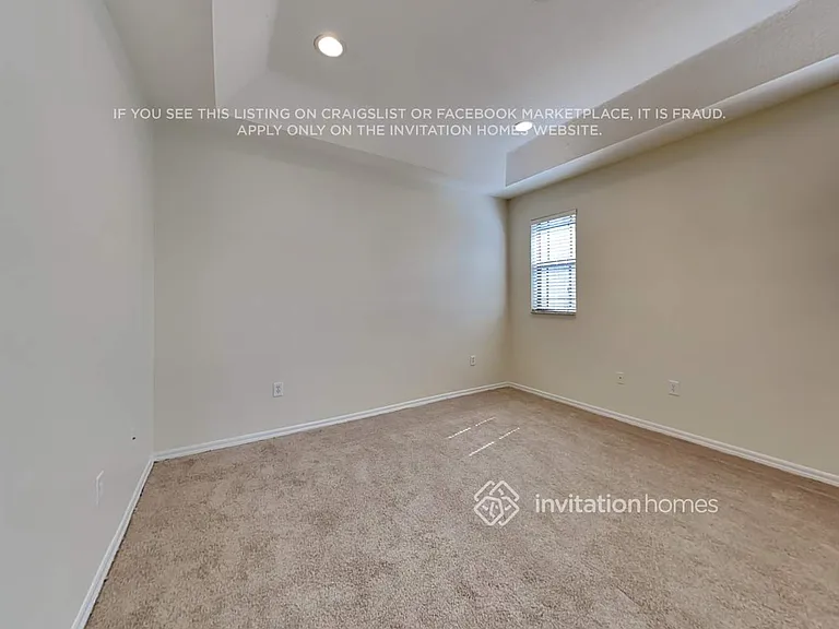 568 NE 35th Ave — Photo 13