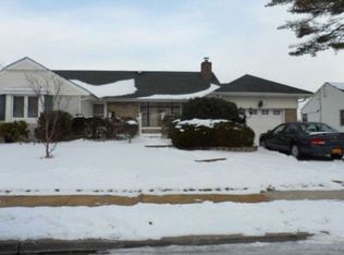 676 Doblin St, Elmont, NY 11003