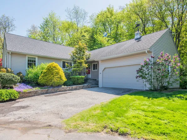 34 Gloucester Lane, West Hartford, CT 06107