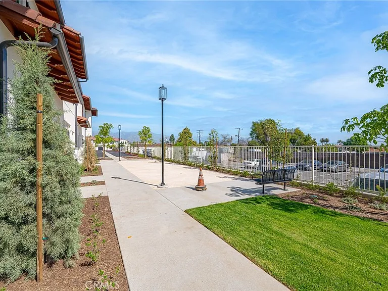 160 N New Ave #8 — Photo 31