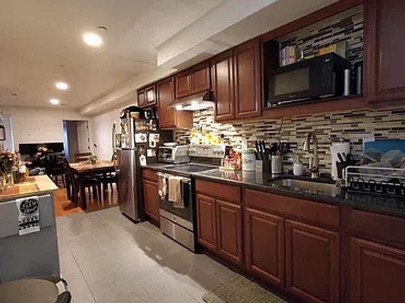 2nd image of 612 N 11th St