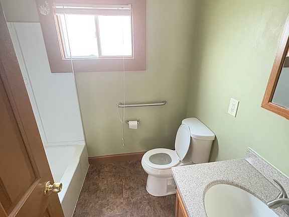 4th image of 4000 E 143rd St #2