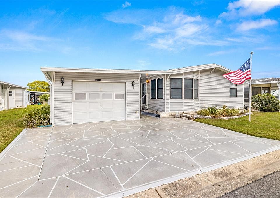 1st image of 34121 Estates Ln
