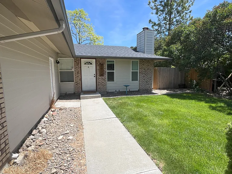 2024 Fern St — Photo 4