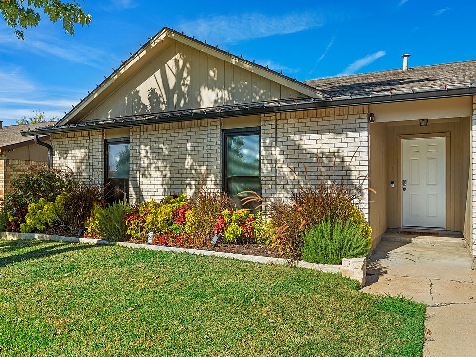 1st image of 809 Sandalwood Ln