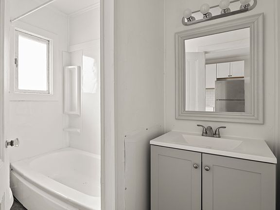 2nd image of 5000 Oak Crest Courtyard #5013-2