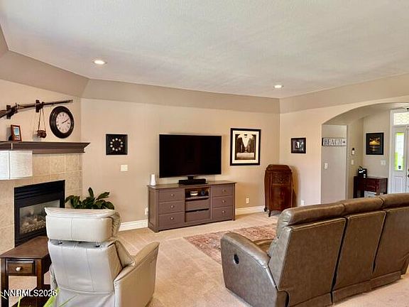 4th image of 2911 La Cresta Cir