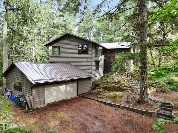 100 Viaduct Ave W, Saanich, BC V9E 1J3