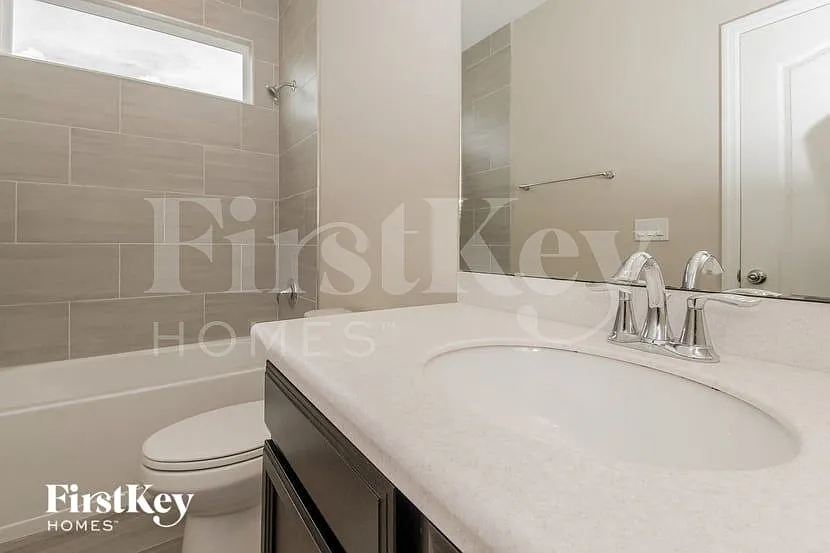 4 bed, 3.0 bath, 2006 sqft, $2,480 — Photo 3