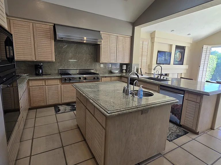 54160 Riviera — Photo 7