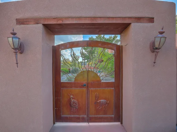 1537 W Meadowlark Ln, Corrales, NM 87048