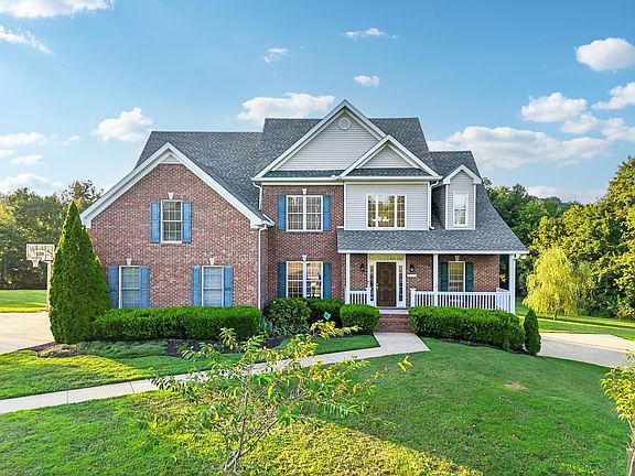 3rd image of 580 Stonegate Dr