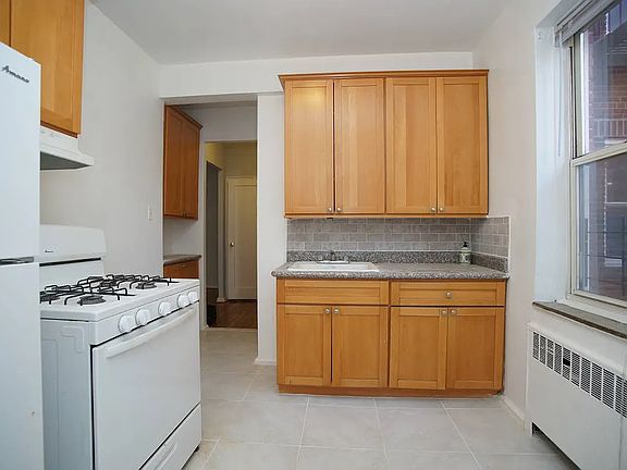 4th image of 2566 Ocean Ave APT C8