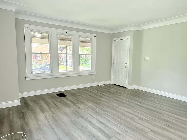 1658 Marentette Ave #1660 — Photo 2