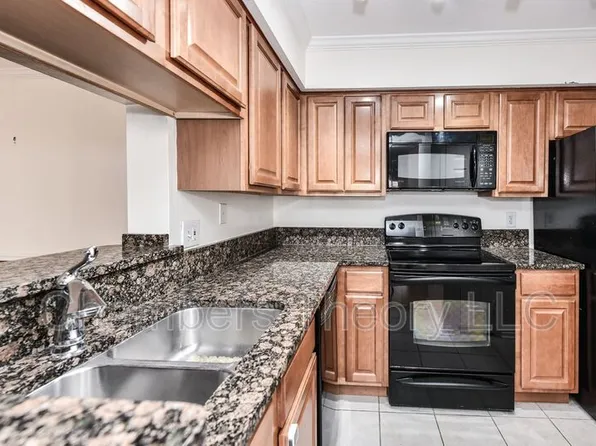 3312 Wyndham Cir APT 208, Alexandria, VA 22302