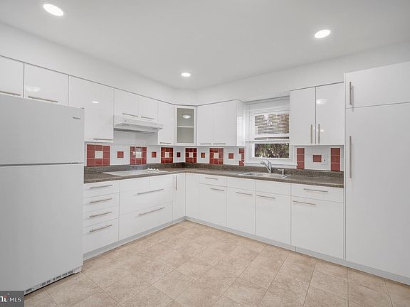 5th image of 11817 Audubon Ave