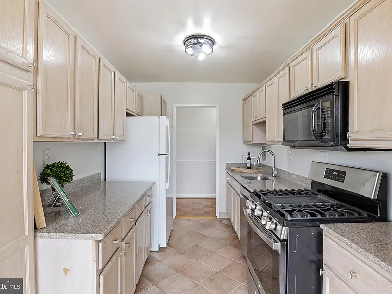 6641 Wakefield Dr #703 — Photo 14