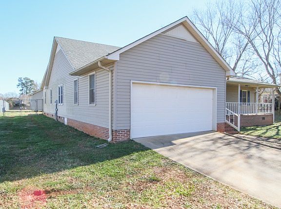 3rd image of 324 Knollwood Dr