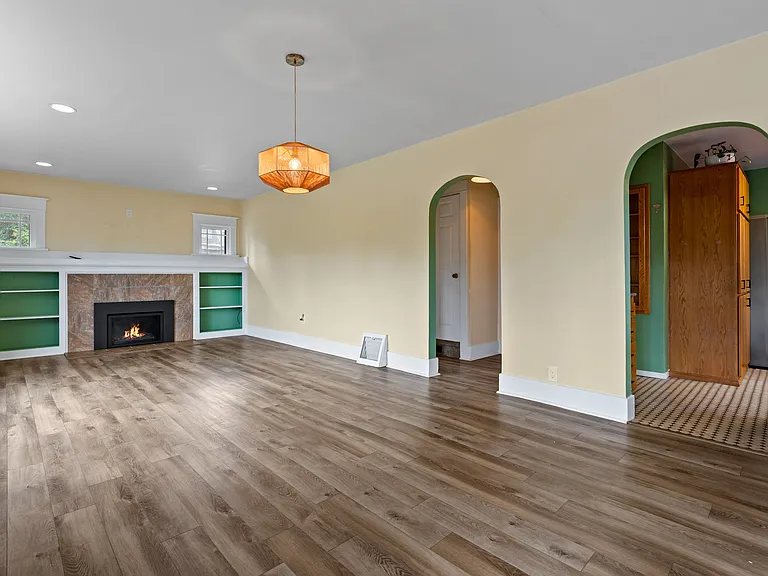 1102 N Anderson St — Photo 3
