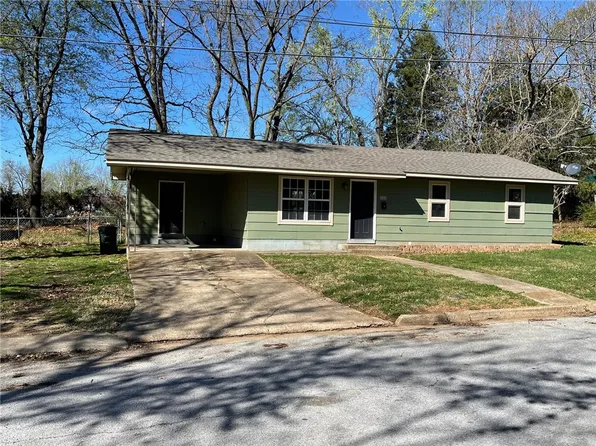 202 Cain St, Berryville, AR 72616