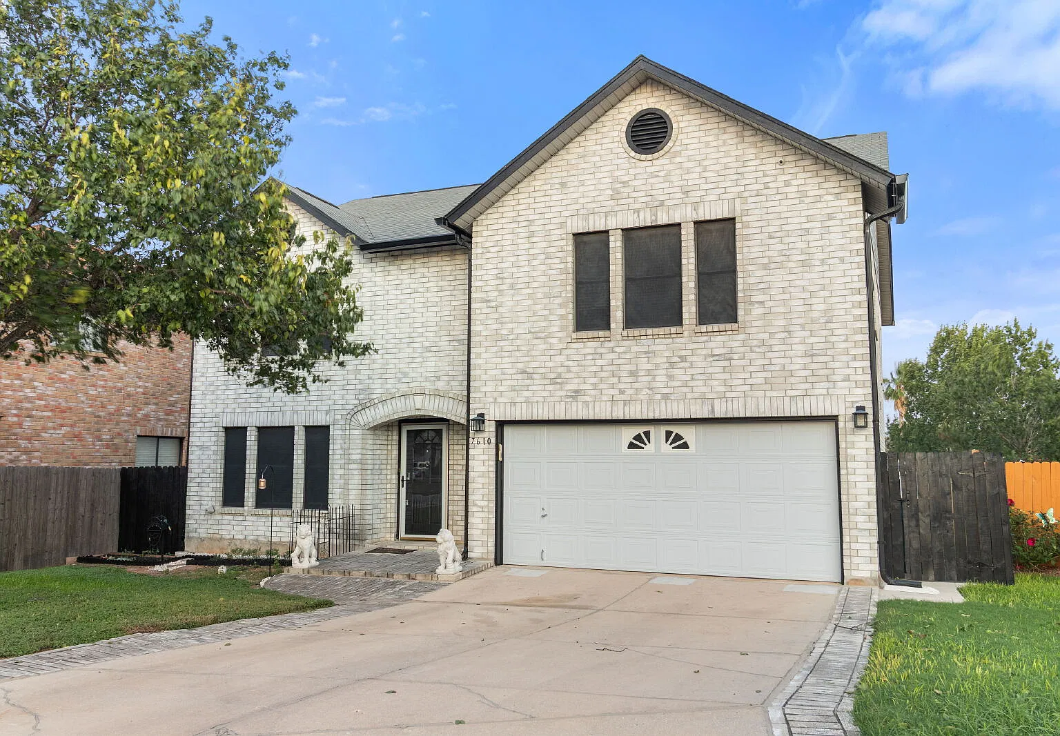 3 bed, 2.5 bath, 2856 sqft, $1,860 — Photo 1