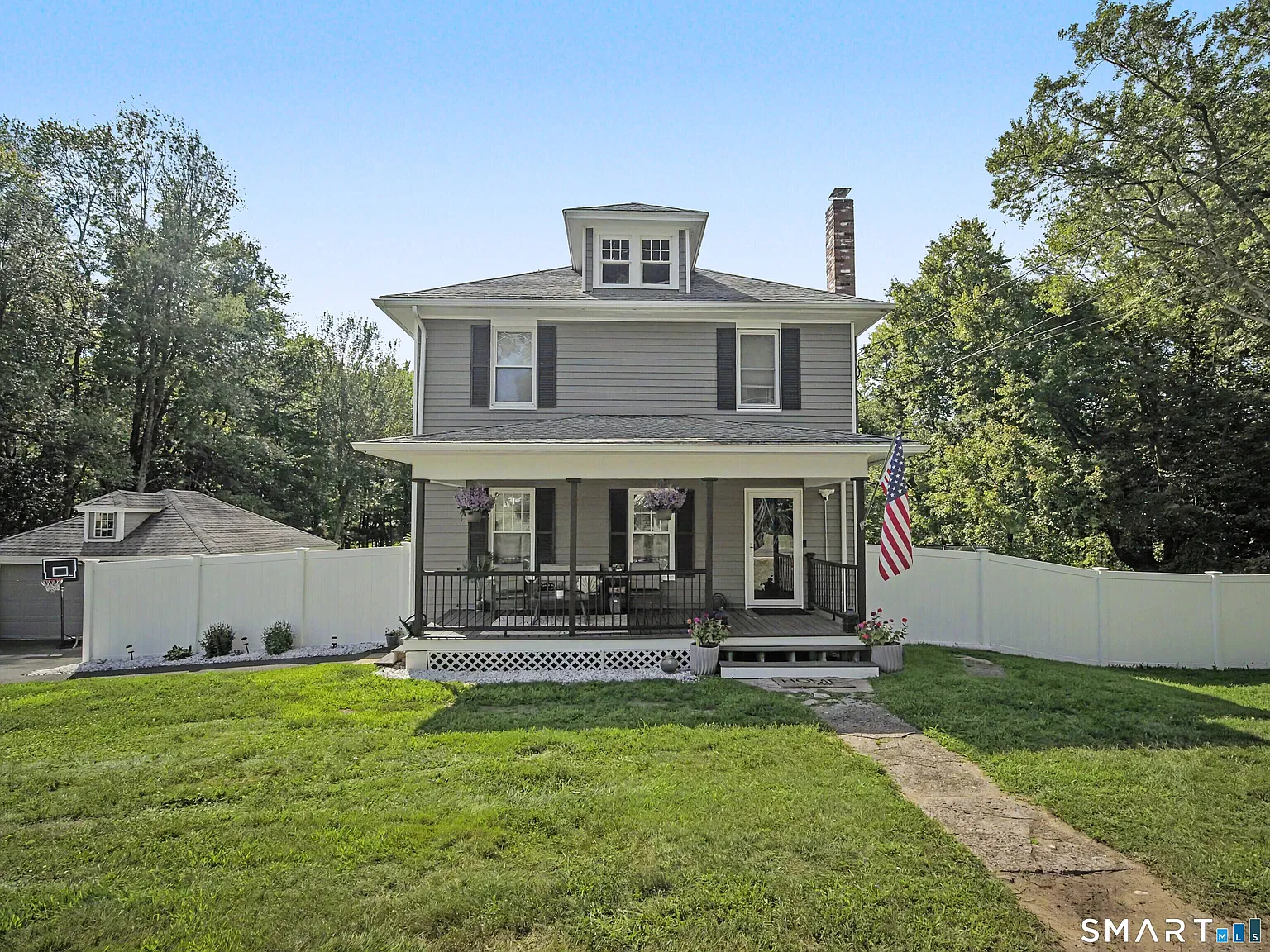 4 bed, 1.0 bath, 1560 sqft, $3,000 — Photo 2