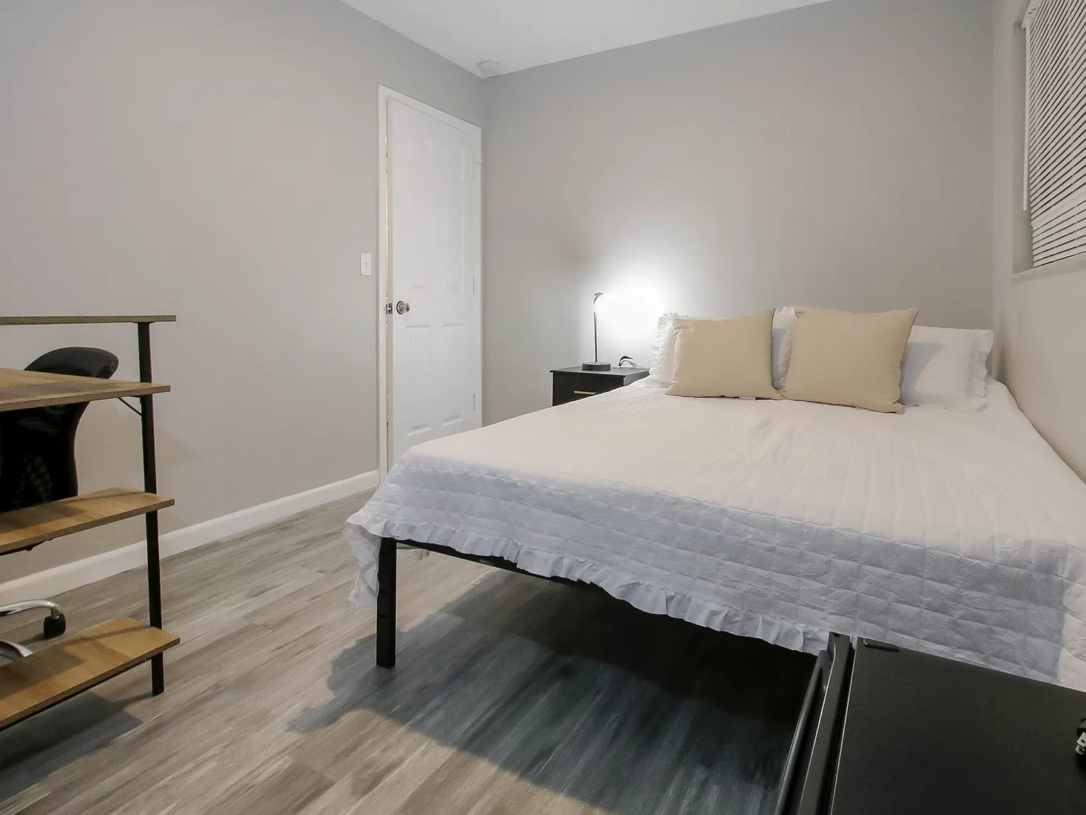 4 bed, 2.0 bath, 1638 sqft, $892 — Photo 2