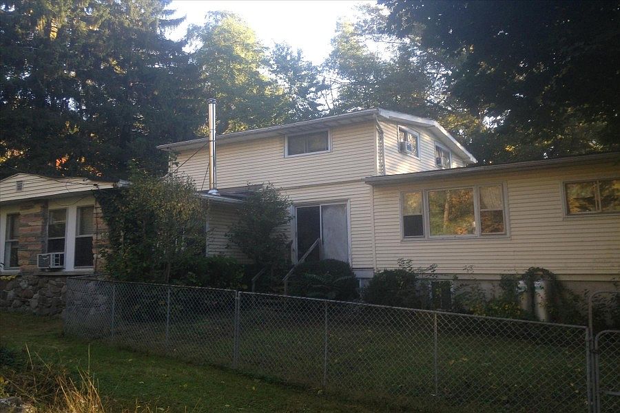 1st image of 1 Goodwine Ln