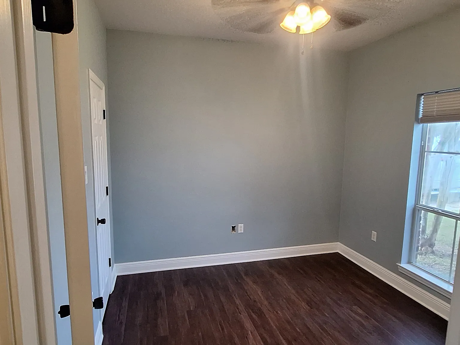 3 bed, 1268 sqft, $1,900 — Photo 2
