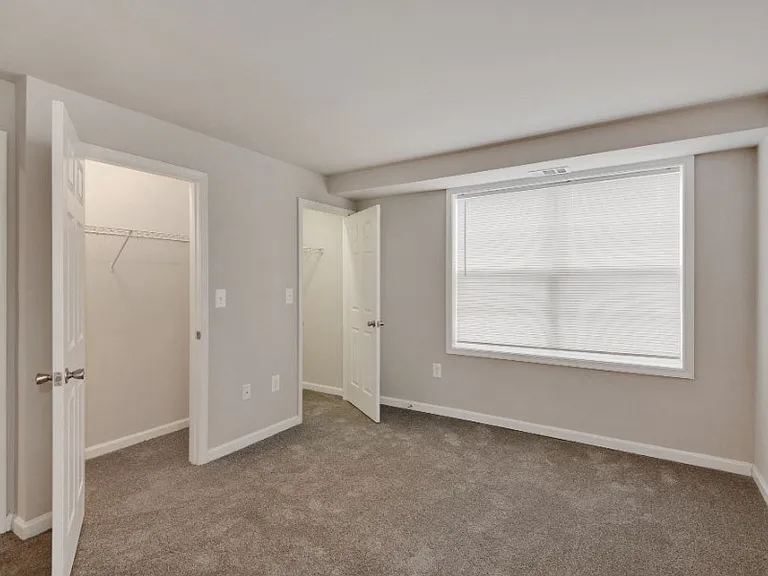 Queens Ridge Apartments — Photo 9