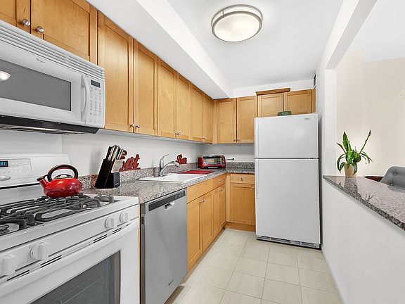 3rd image of 300 W 145th St APT 2P