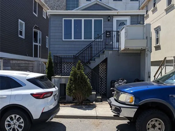 18 W 9th Road, Broad Channel, NY 11693