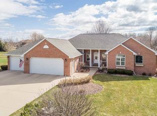 N8390 Royce Ct, MENASHA, WI 54952