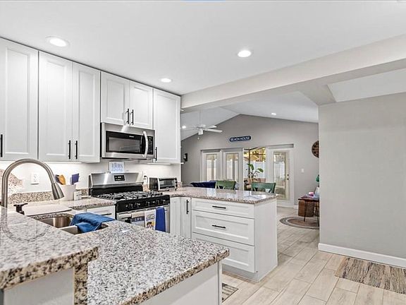 5th image of 803 E 8th Ave
