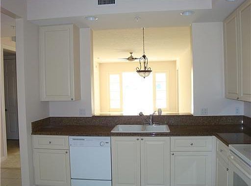 3rd image of 2 Harbour Isle Dr #105