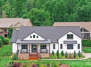 559 Blacksmith Run Dr, Hendersonville, NC 28792