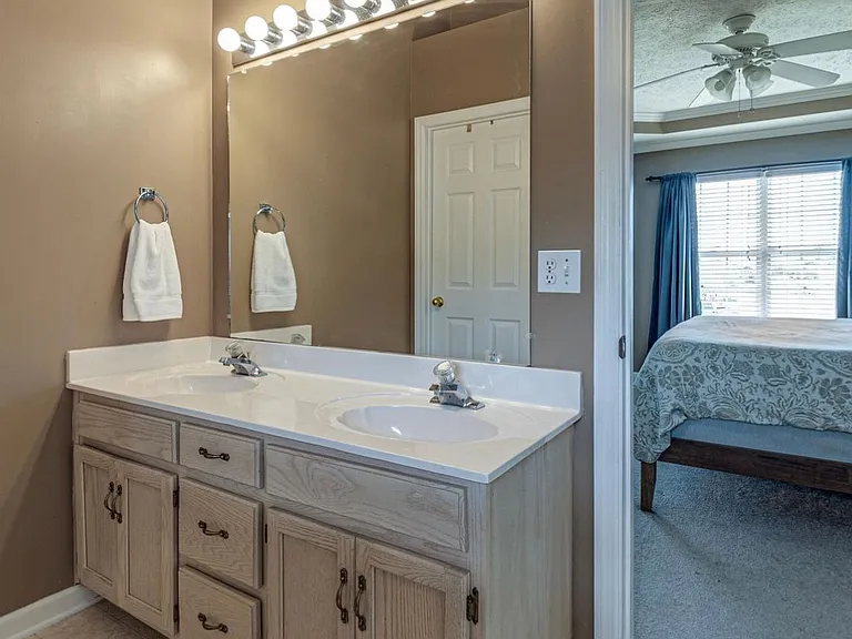 203 Stonemeade Ct — Photo 10