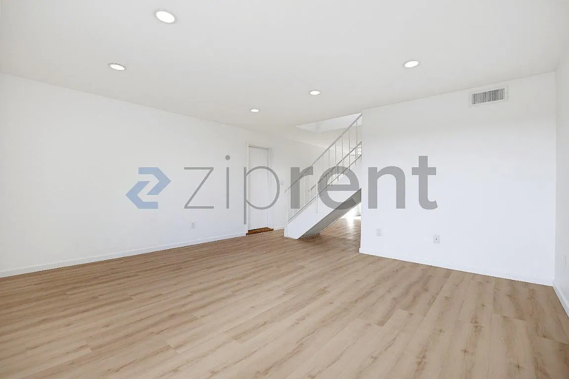 3 bed, 2.5 bath, 1250 sqft, $4,195 — Photo 3