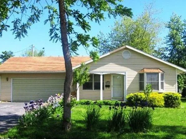 705 E Washington Ave, Greenville, IL 62246